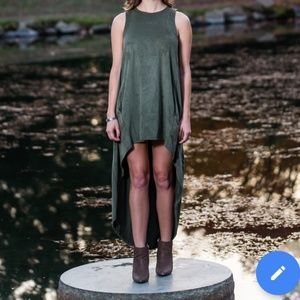 Standard brand dress, only worn once!